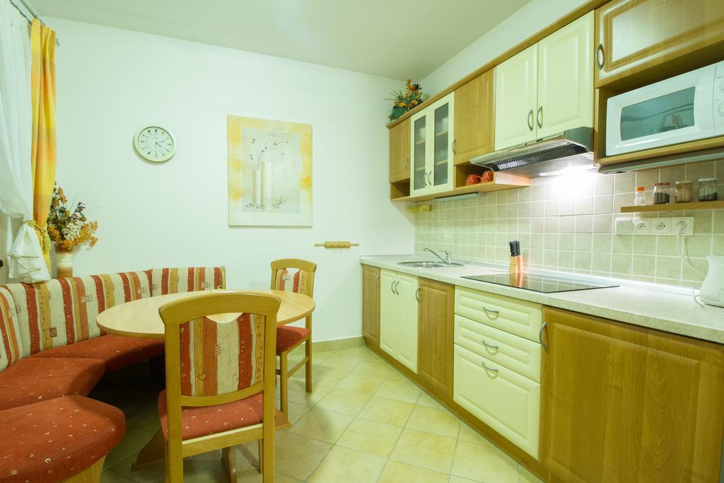 Vila Helena - Apartment Helena 2 Ruzomberok Habitación foto